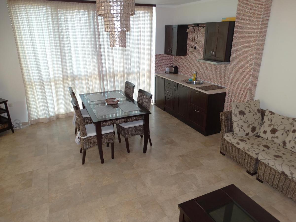Chateau Del Marina Complex Aparthotel Nesebar