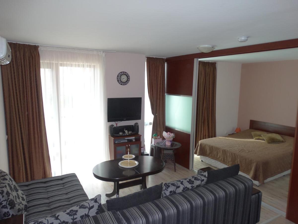 Chateau Del Marina Complex